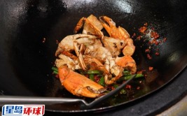 菜谱图片库香港名厨5招秘方教煮避风塘香辣蟹在家也能轻松自煮！